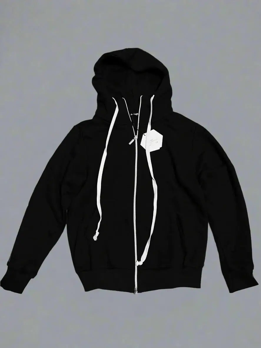 Fekete, utcai viseletre tervezett kapucnis pulóver hosszú textil húzózsinórral, városi stílusban, Atelier AXD